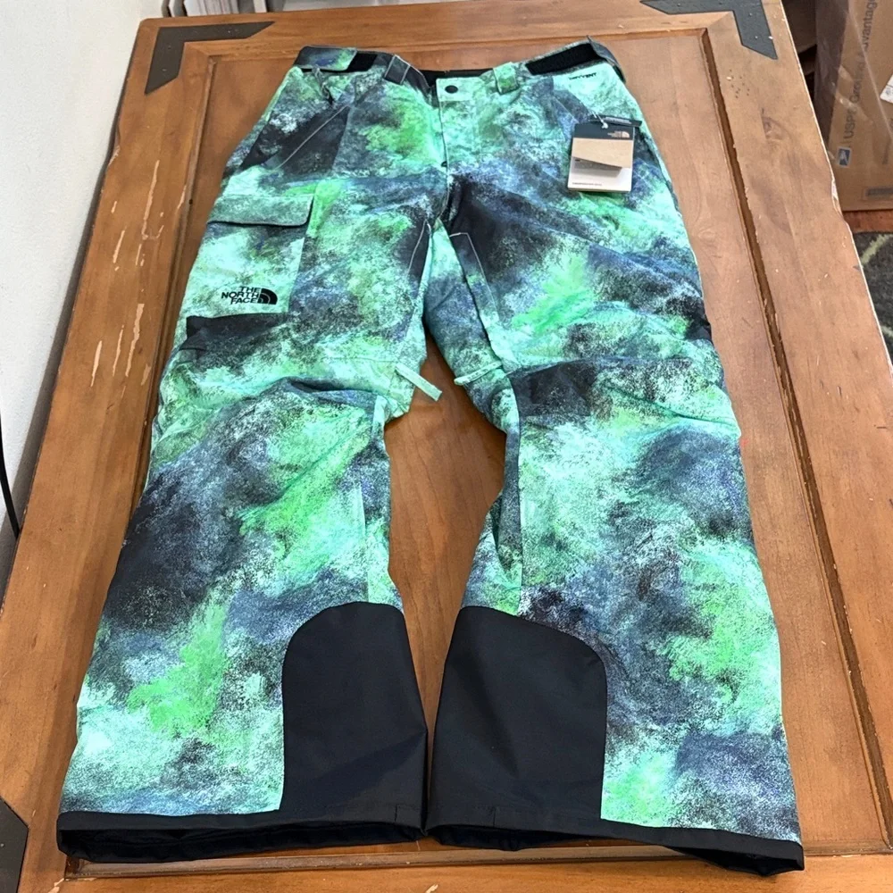 The North Face NWT Vibrant Green and Black Ski Snowboarding Pants Size XS Short